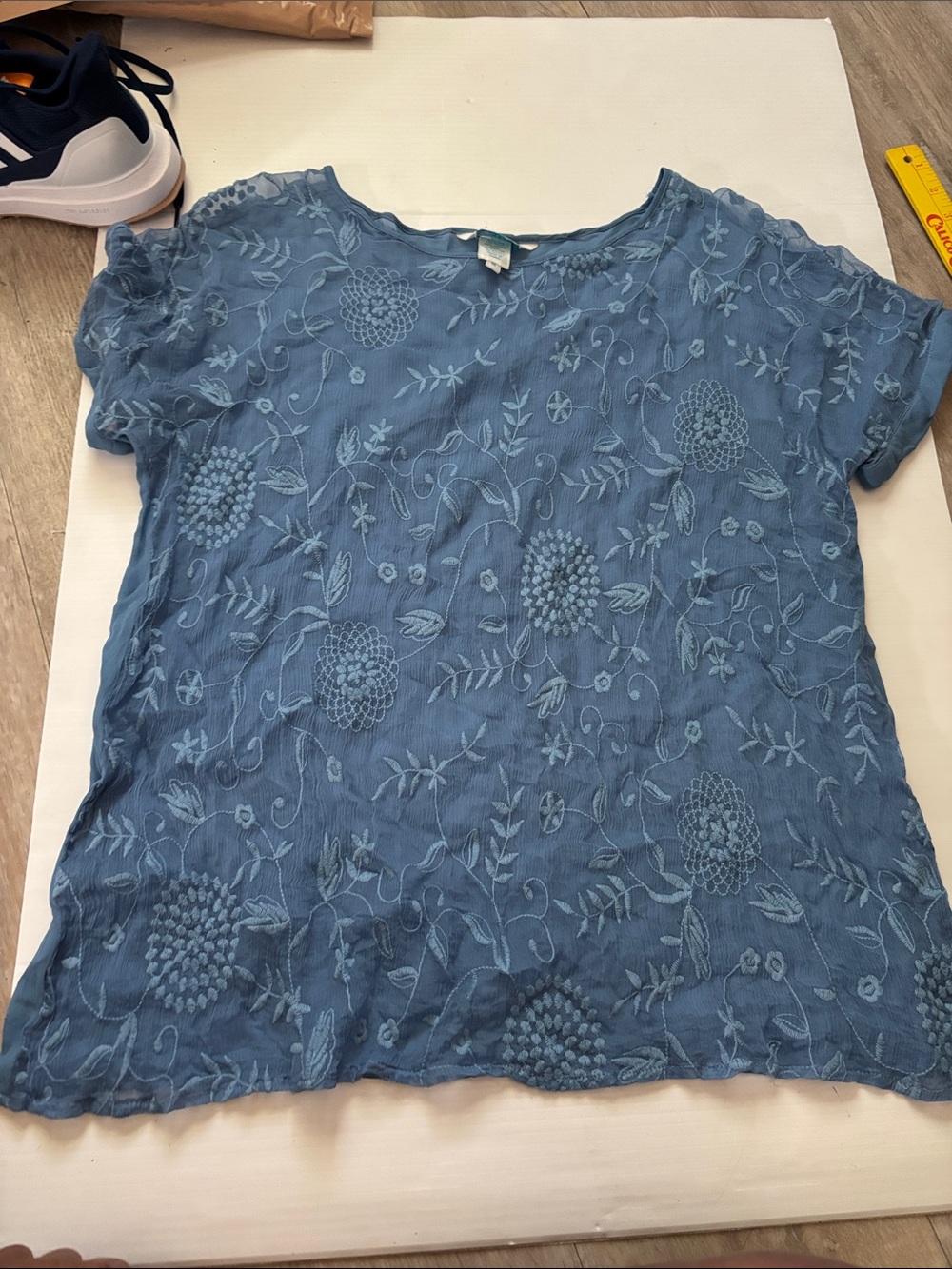 Sundance Dusty Blue Floral Embroidered Short Sleeve Blouse 100% Silk Sheer Front